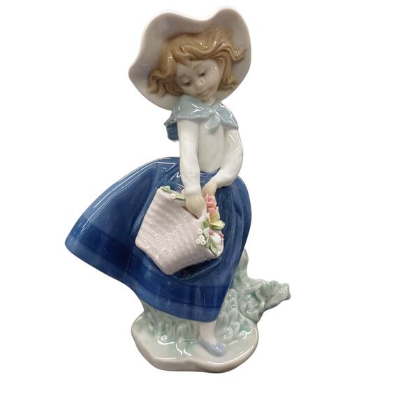 Vintage LLADRO Daisa Made In Spain "Pretty Pickings" Porcelain Figurine - Picture 1 of 6